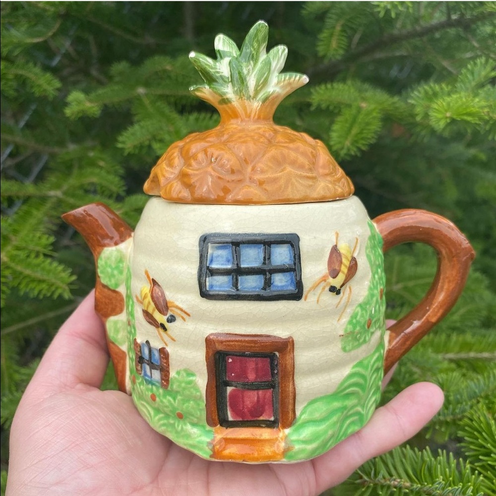 4/$20  Mismatched Teapot Beehive Base with Pineapple Lid